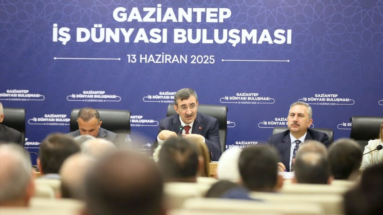 Cevdet Yılmaz'dan Gaziantep'te Sanayicilere Sosyal Konut ve Ekonomi Vurgusu
