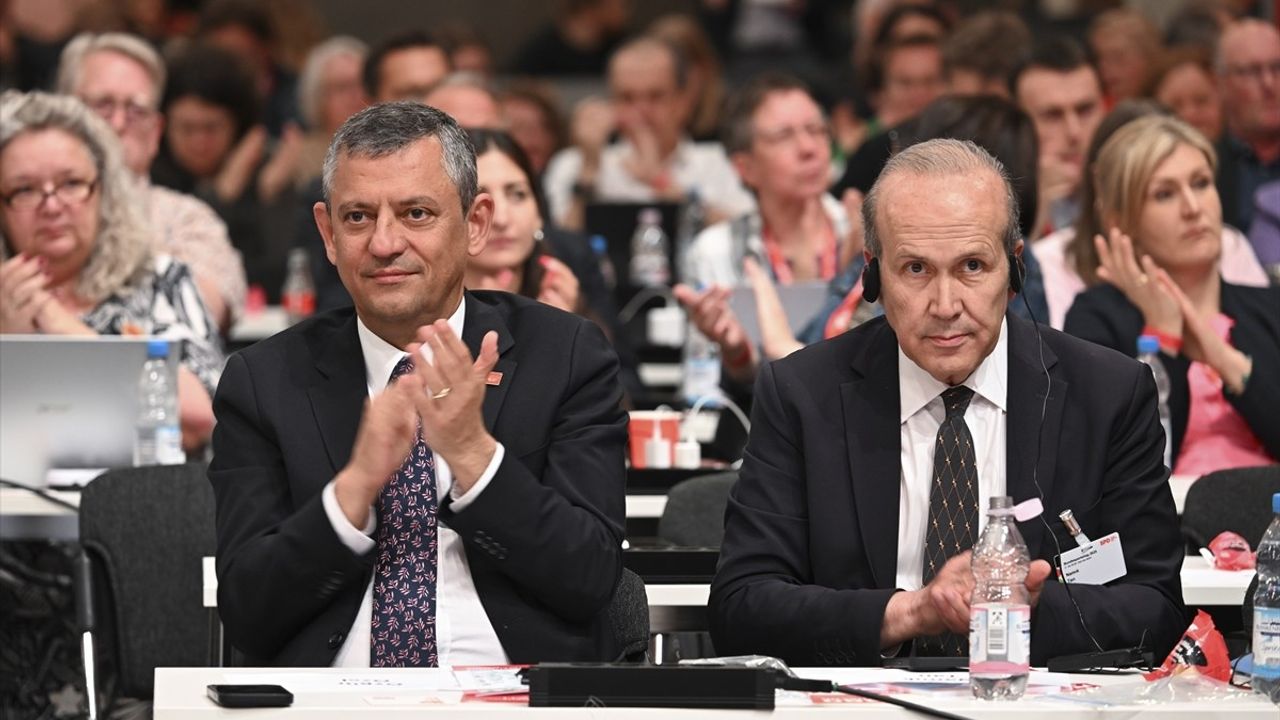 CHP Genel Başkanı Özgür Özel, Almanya'daki SPD Kongresi'nde
