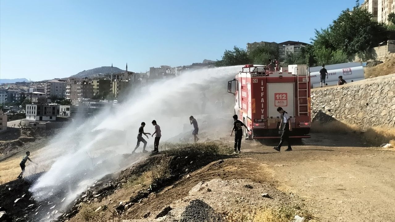Cizre'de Anız Yangını Kontrol Altına Alındı