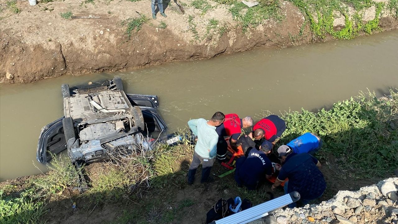 Çorum'da Sulama Kanalına Düşen Araçta Yaralılar Var
