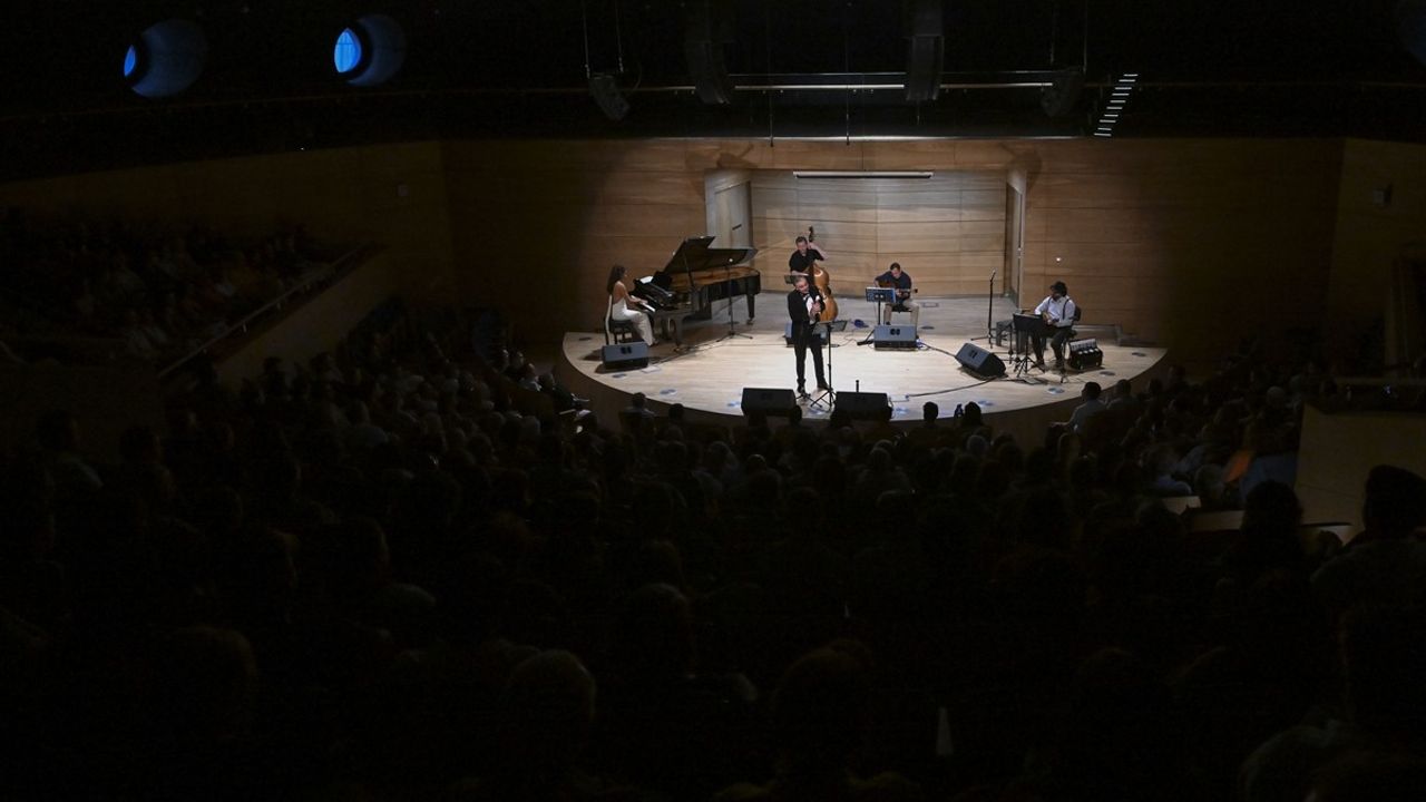 CSO Ada'da Unutulmaz Napolitango Konseri