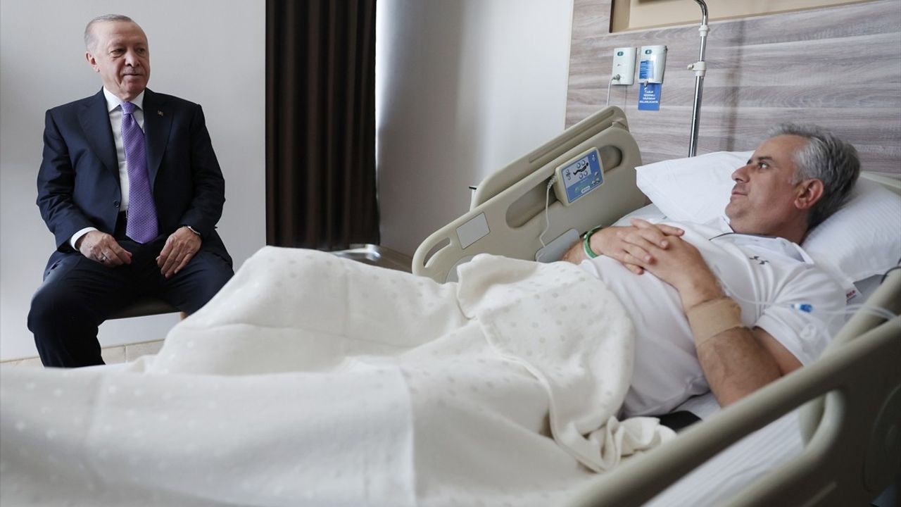 Cumhurbaşkanı Erdoğan, Yalçın'ı Hastanede Ziyaret Etti