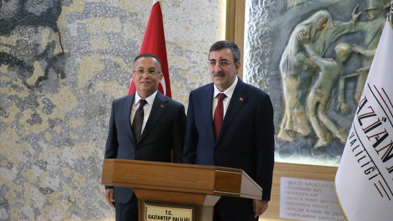 Cumhurbaşkanı Yardımcısı Cevdet Yılmaz Gaziantep Valiliğini Ziyaret Etti