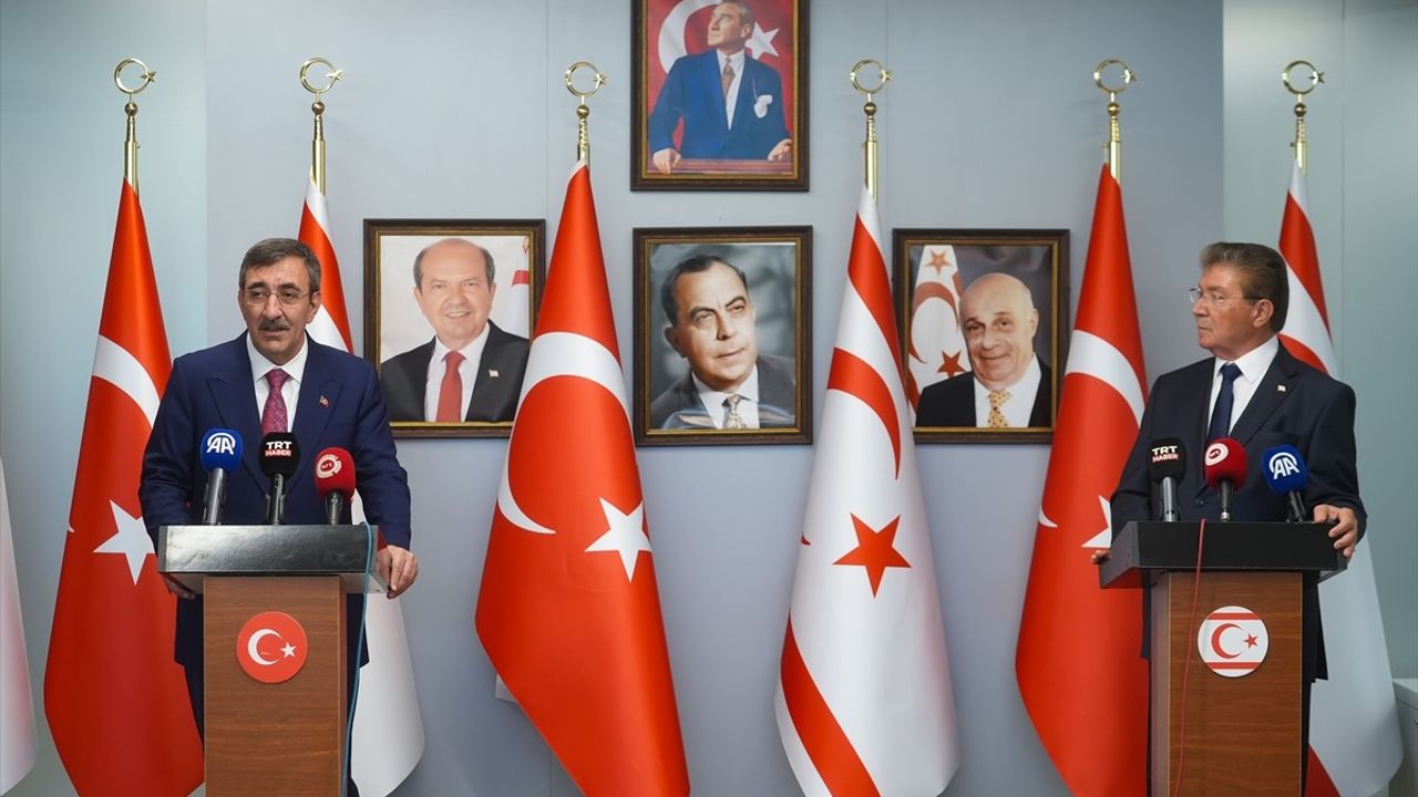 Cumhurbaşkanı Yardımcısı Yılmaz Ercan Havalimanı'nda Açıklamalar Yaptı