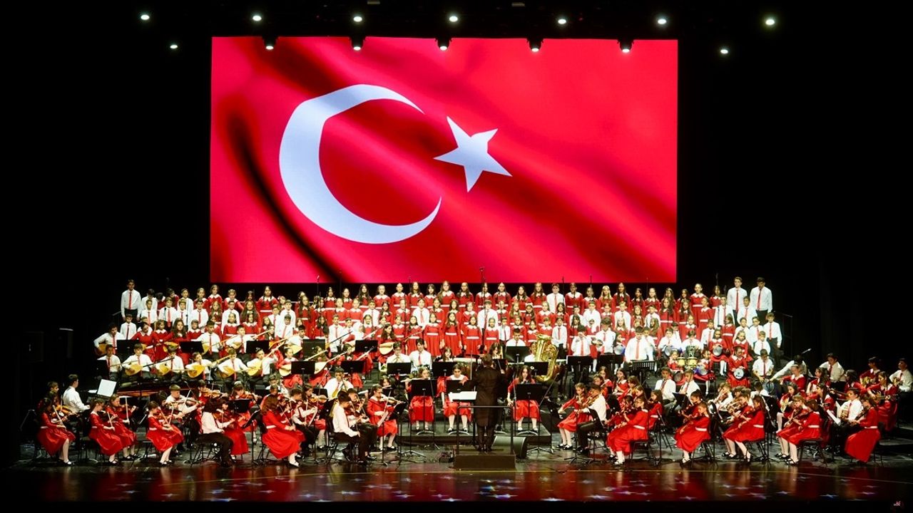 Cumhurbaşkanlığı Çocuk Orkestrası ve Korosu İstanbul'da İlk Konserini Verdi