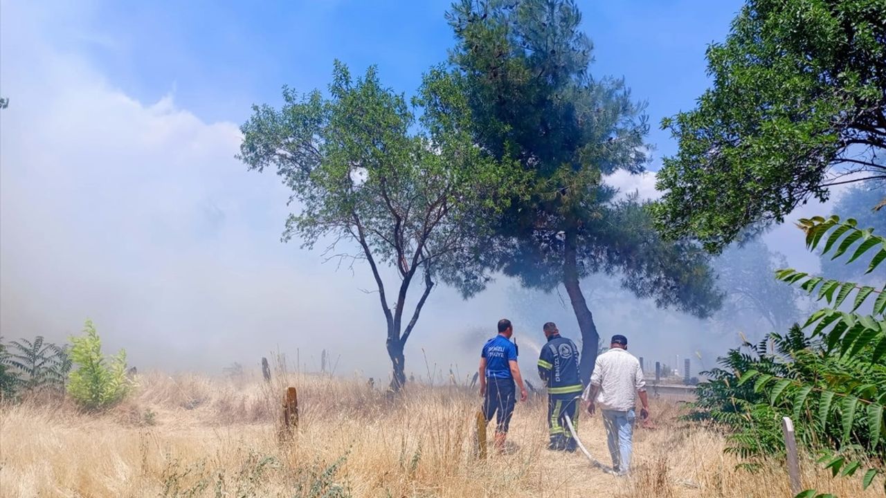 Denizli Çivril'de Otluk Alanda Yangın Kontrol Altına Alındı
