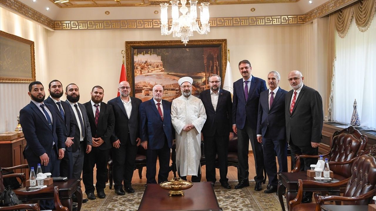 Diyanet İşleri Başkanı Erbaş, Suriye Vakıflar Bakanı ile Görüştü