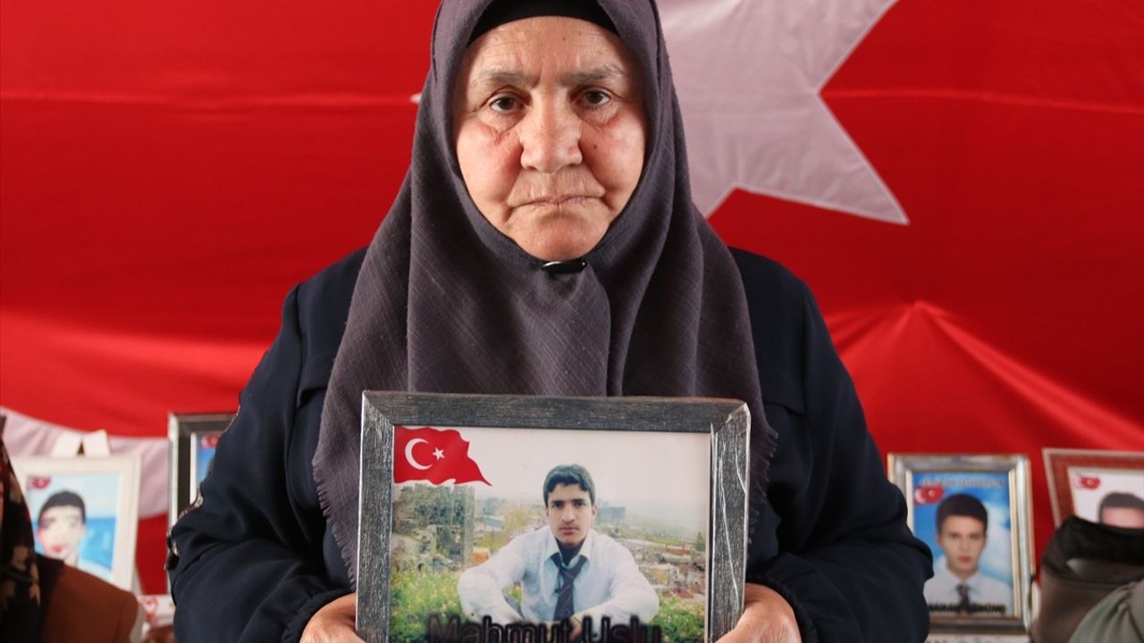 Diyarbakır Anneleri Evlatlarına Kavuşmak İçin Nöbet Tutuyor