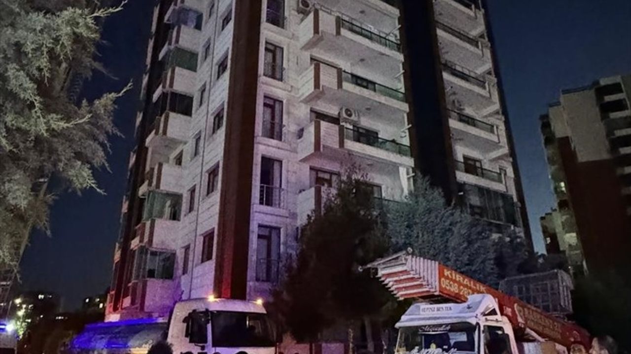 Diyarbakır'daki 13 Katlı Binada Yangın