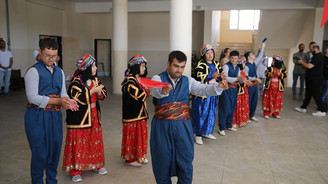 Diyarbakır ve Çevre İllerde Karne Dağıtım Törenleri