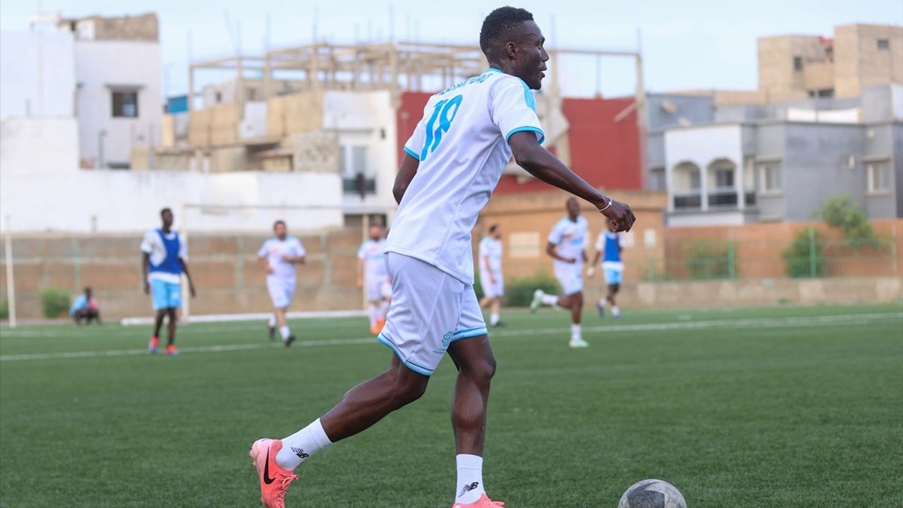 Dostluk ve Spor: Senegalli Futbolcular Türkiye'de Gençlerle Maç Yaptı
