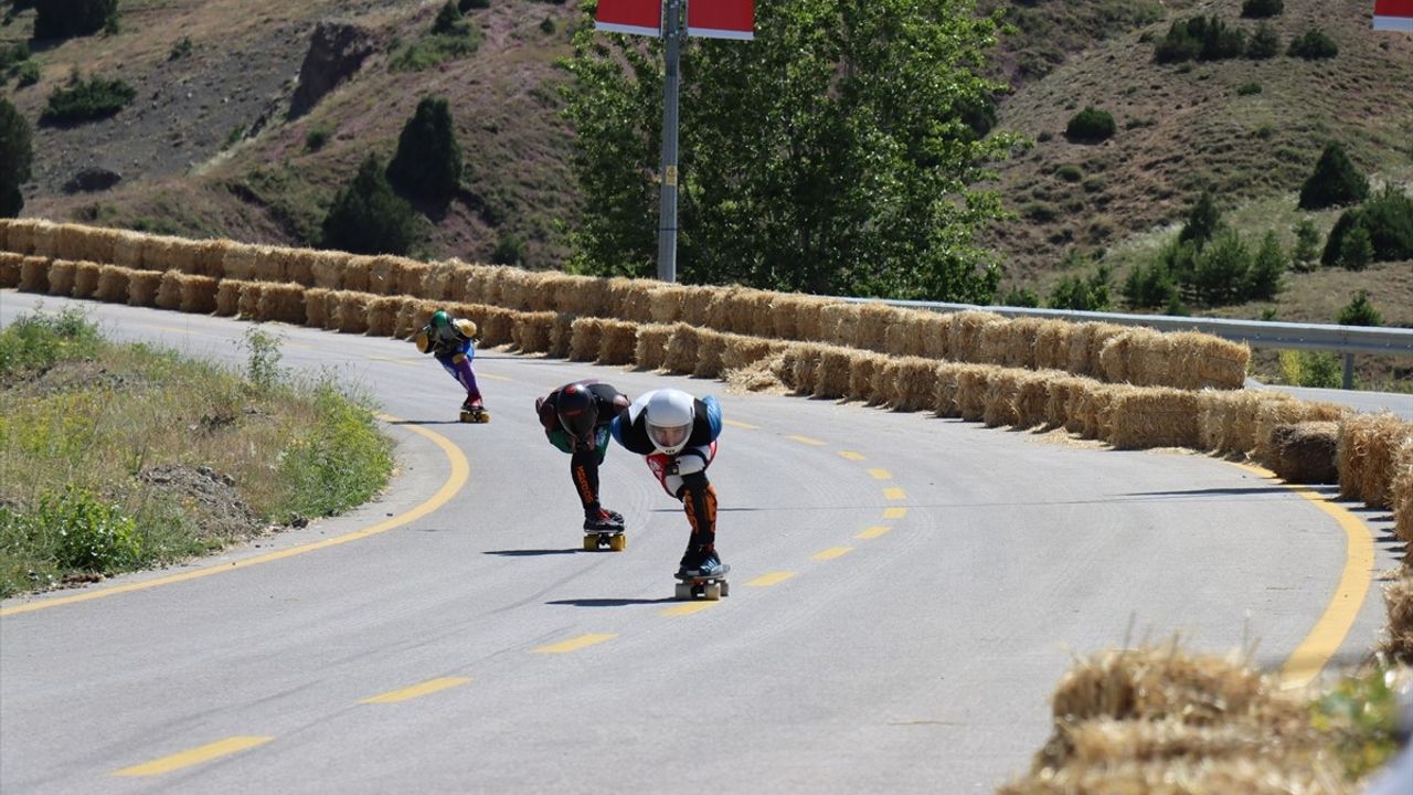 Dünya Kaykay İniş Şampiyonası Erzincan'da Tamamlandı