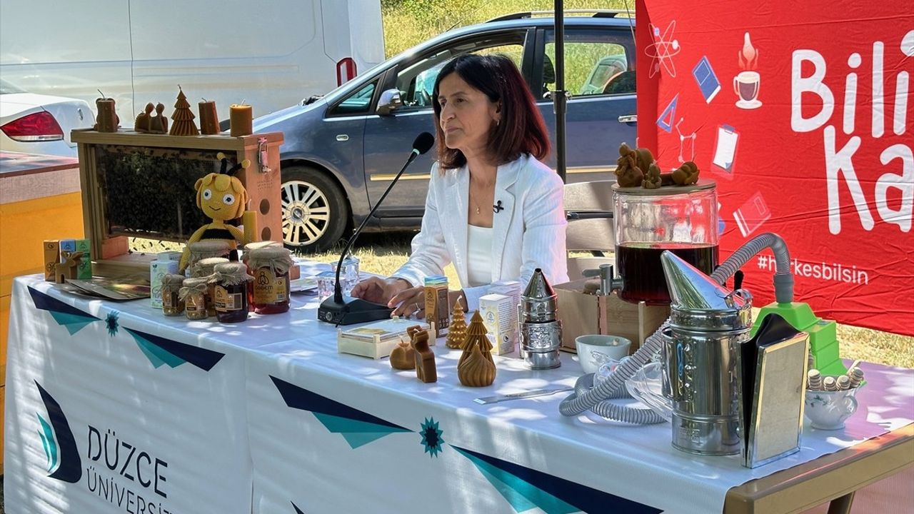 Düzce'de Bilim Kafe Etkinliği: Arıcılar ve Akademisyenler Buluştu