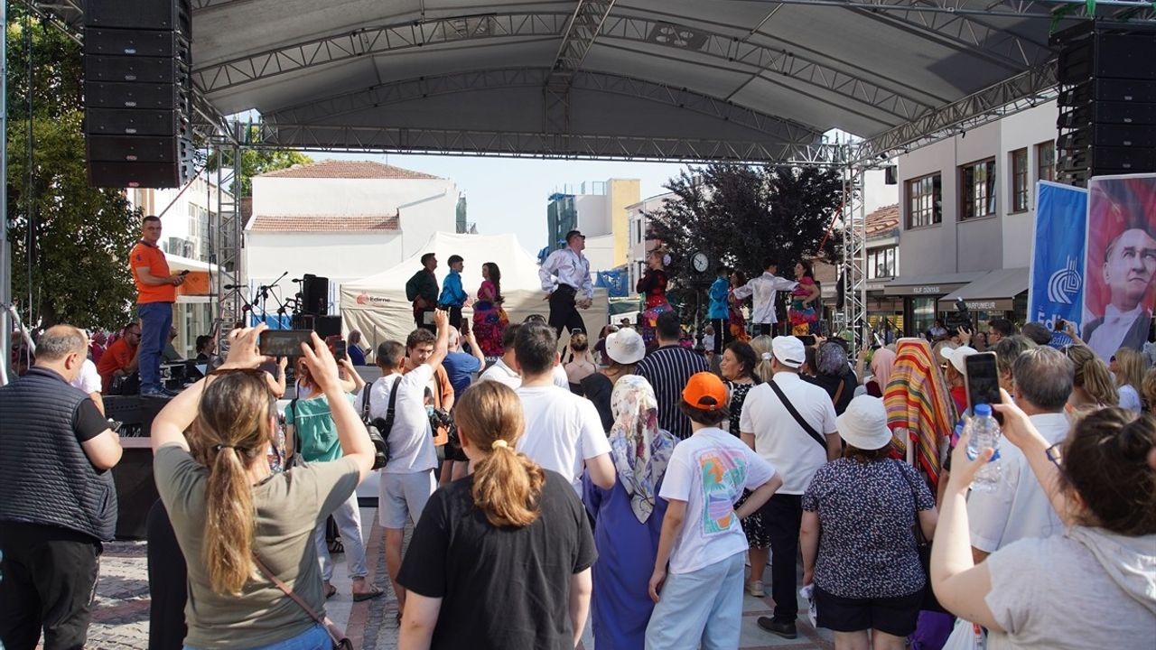 Edirne'de 5. Balkan Folklor Festivali Coşkuyla Başladı