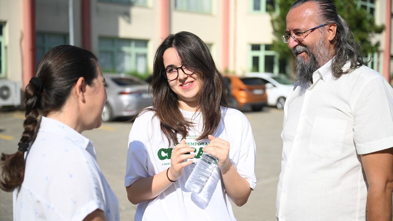 Edirne'de Ailelerin Sınav Heyecanı: YKS'ye Birlikte Girdiler