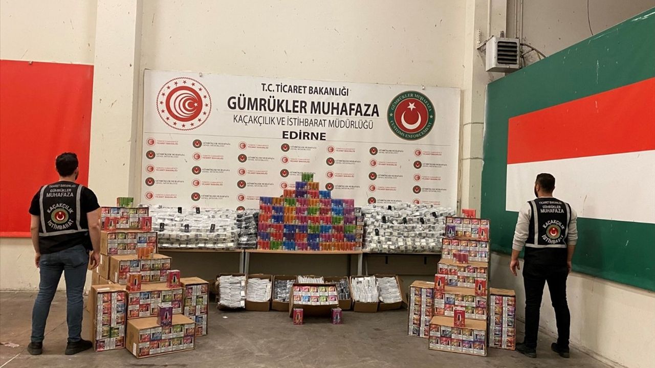 Edirne'de Kaçak Eşya Operasyonu: 12 Bin Cep Telefonu ve 10 Bin Elektronik Sigara Ele Geçirildi