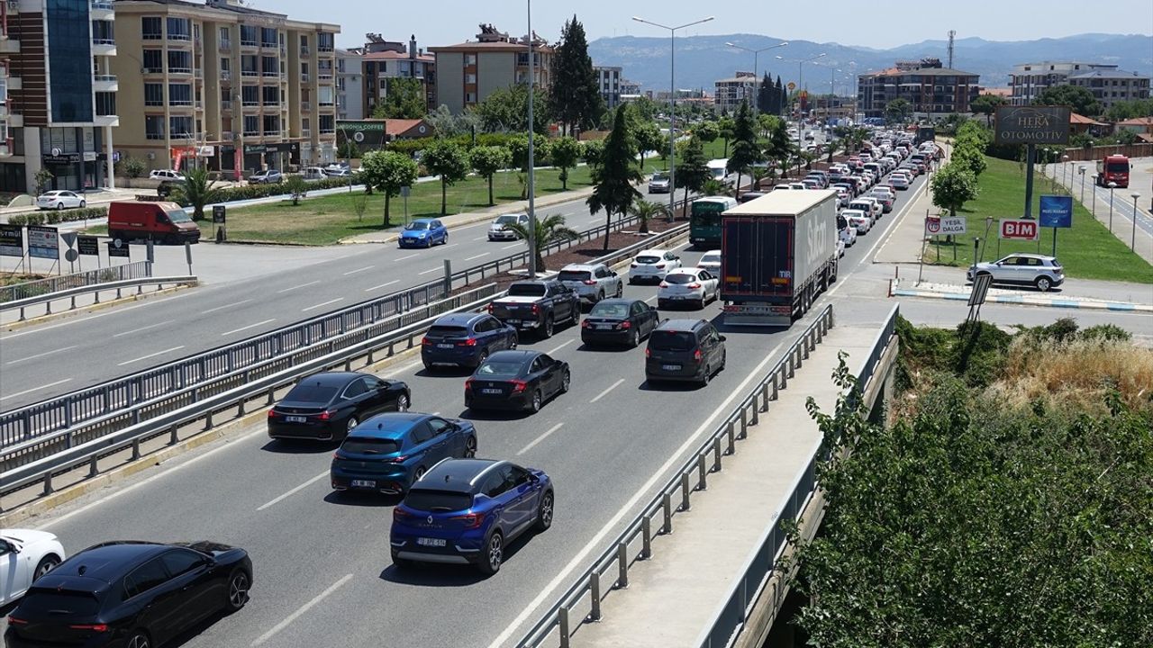 Edremit Körfezi'nde Bayram Dönüş Yoğunluğu