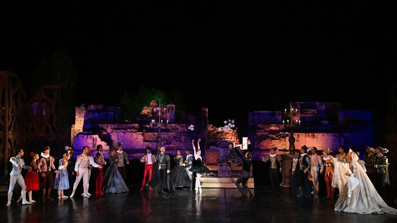 Efes Opera ve Bale Festivali 'Kuğu Gölü' ile Başladı