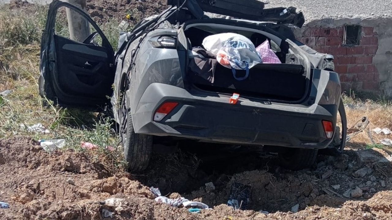 Elazığ’da Otomobil Şarampole Devrildi: 4 Yaralı