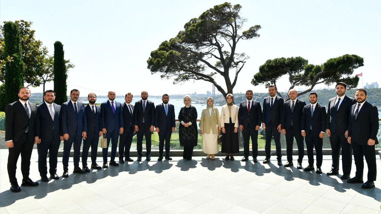 Emine Erdoğan TÜGVA Yönetimi ile Bir Araya Geldi