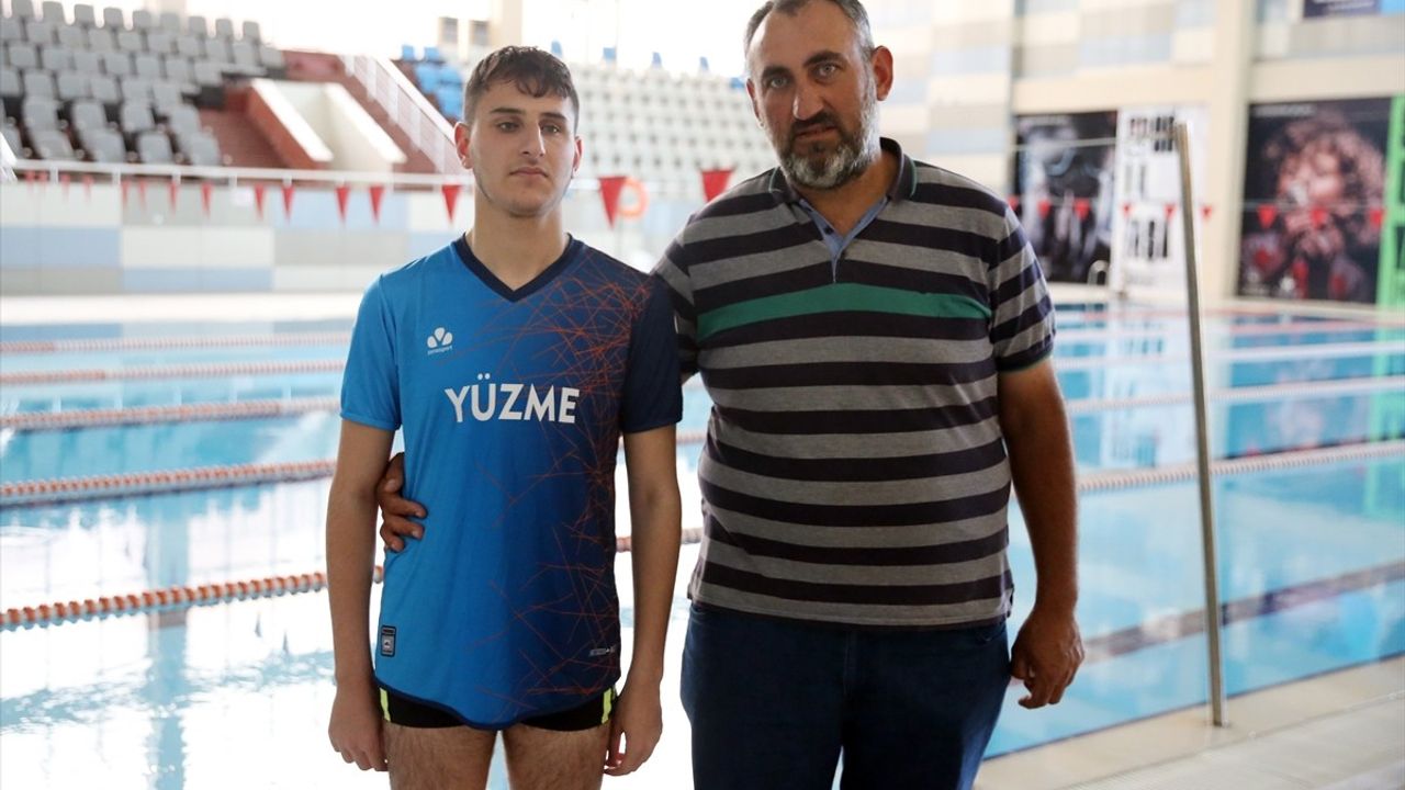 Engelli Yüzücü Mehmet Büyük Türkiye Şampiyonu Oldu