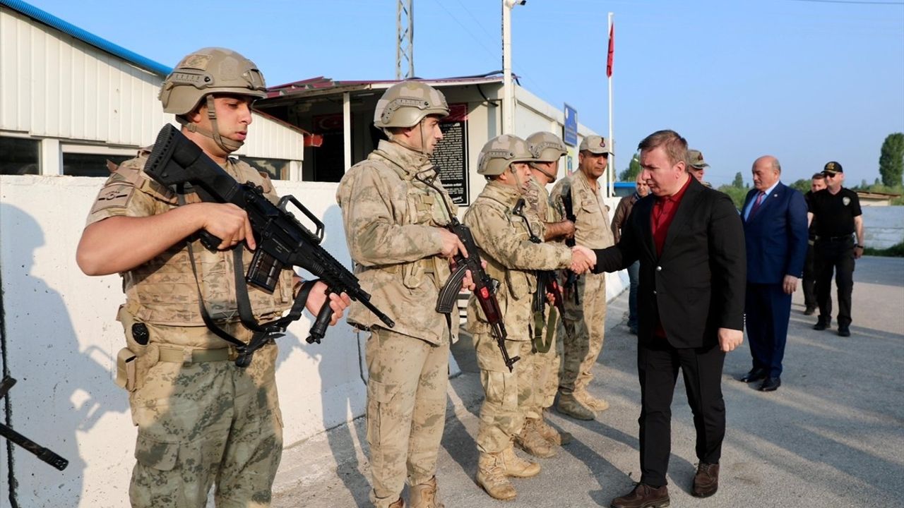 Erzincan Valisi Aydoğdu, Bayramda Güvenlik Güçlerini Ziyaret Etti