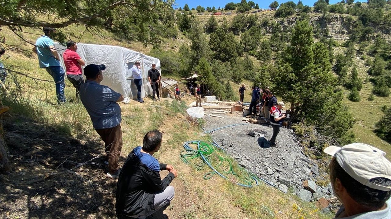 Erzurum'da Oltu Taşı Ocağında Göçük: 1 Ölü, 2 Yaralı