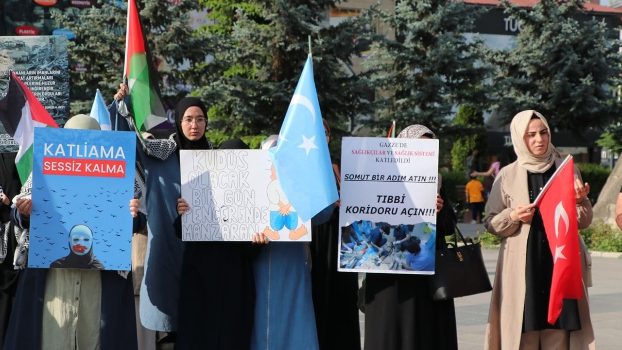 Erzurum'da Sağlık Çalışanlarının Gazze İçin Protestosu
