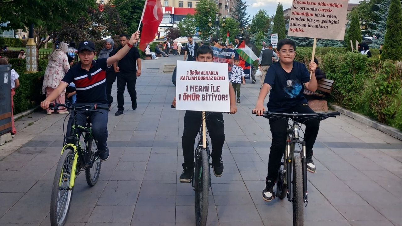 Erzurum'da Sağlıkçılar Gazze İçin Yürüdü