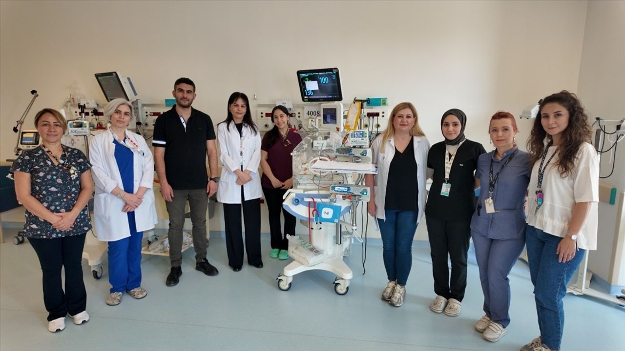 Eskişehir'de Diyaframında Delik Olan Bebek Ameliyatla Sağlığına Kavuştu