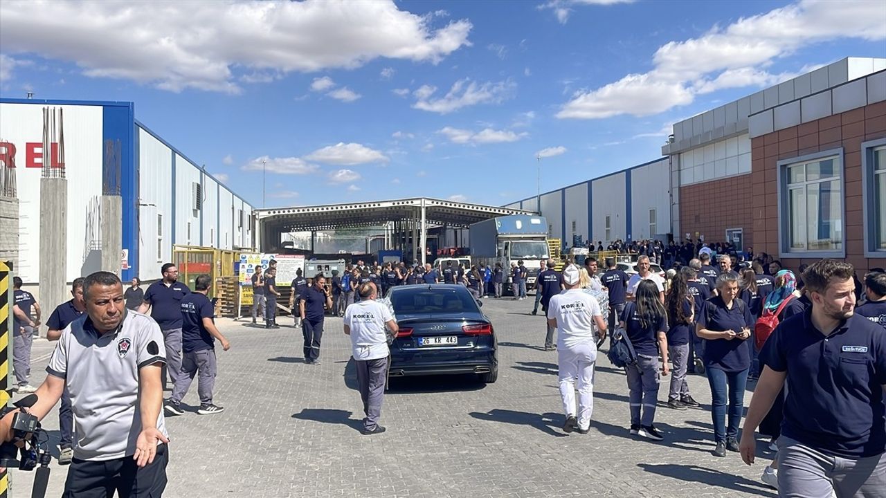 Eskişehir'de Fabrika Yangını: Müdahale Devam Ediyor