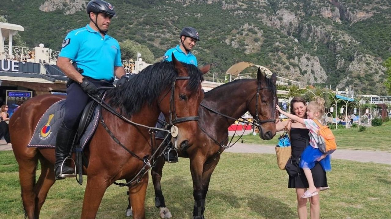 Fethiye'de Atlı Jandarma Ekibi Görevde