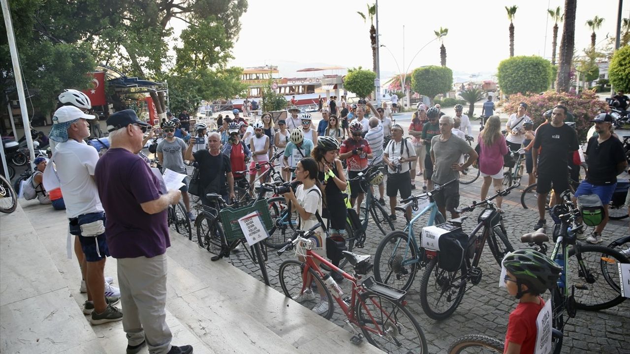 Fethiye'de Bisiklet Kazalarına Dikkat Çekmek İçin Sessiz Sürüş Etkinliği Düzenlendi