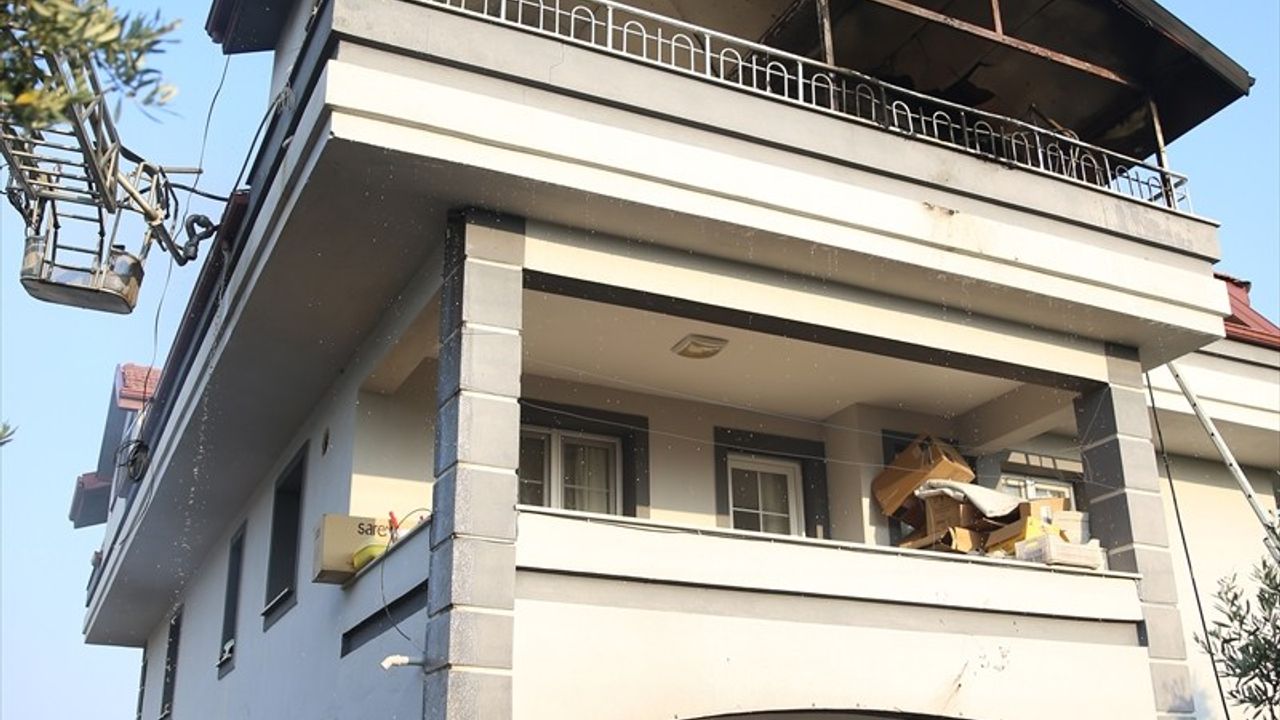 Fethiye'de Çatı Katında Yangın: Hasar Büyüdü
