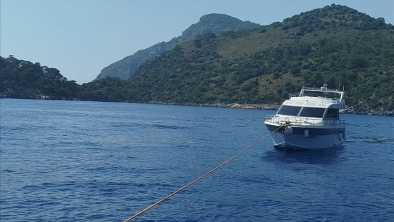 Fethiye'de Sürüklenen Tekneye Kurtarma Operasyonu