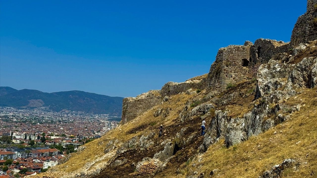 Fethiye Kalesi Kazı Alanında Yangın Kontrol Altına Alındı