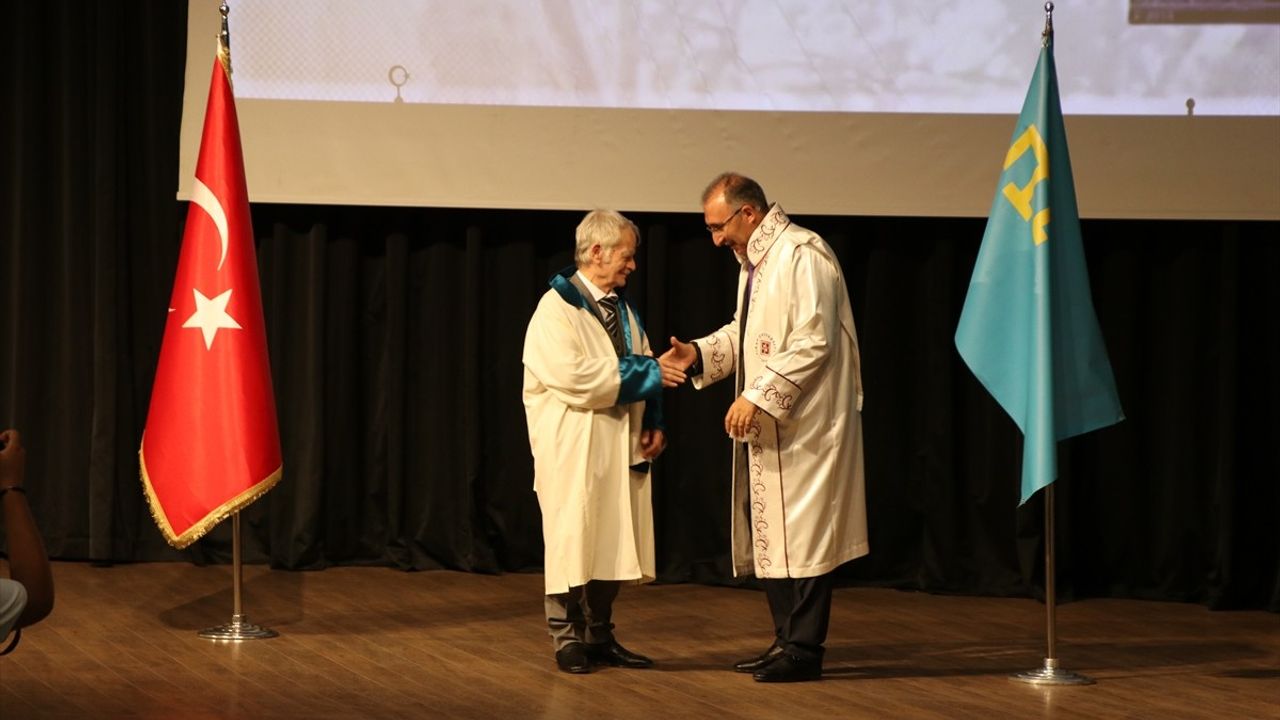 Fırat Üniversitesi Kırımoğlu'na Fahri Doktora Takdim Etti