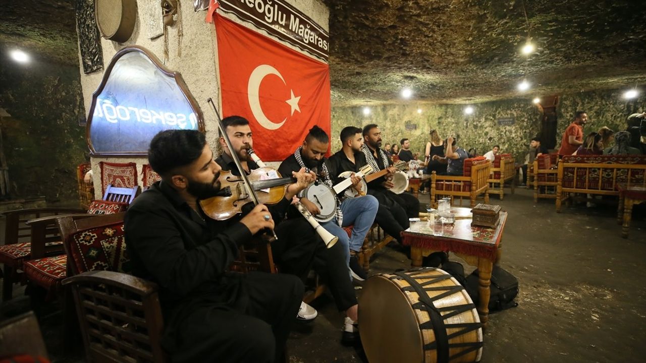 Gaziantep'te 500 Yıllık Mağara Kafede Ziyaretçi Yoğunluğu