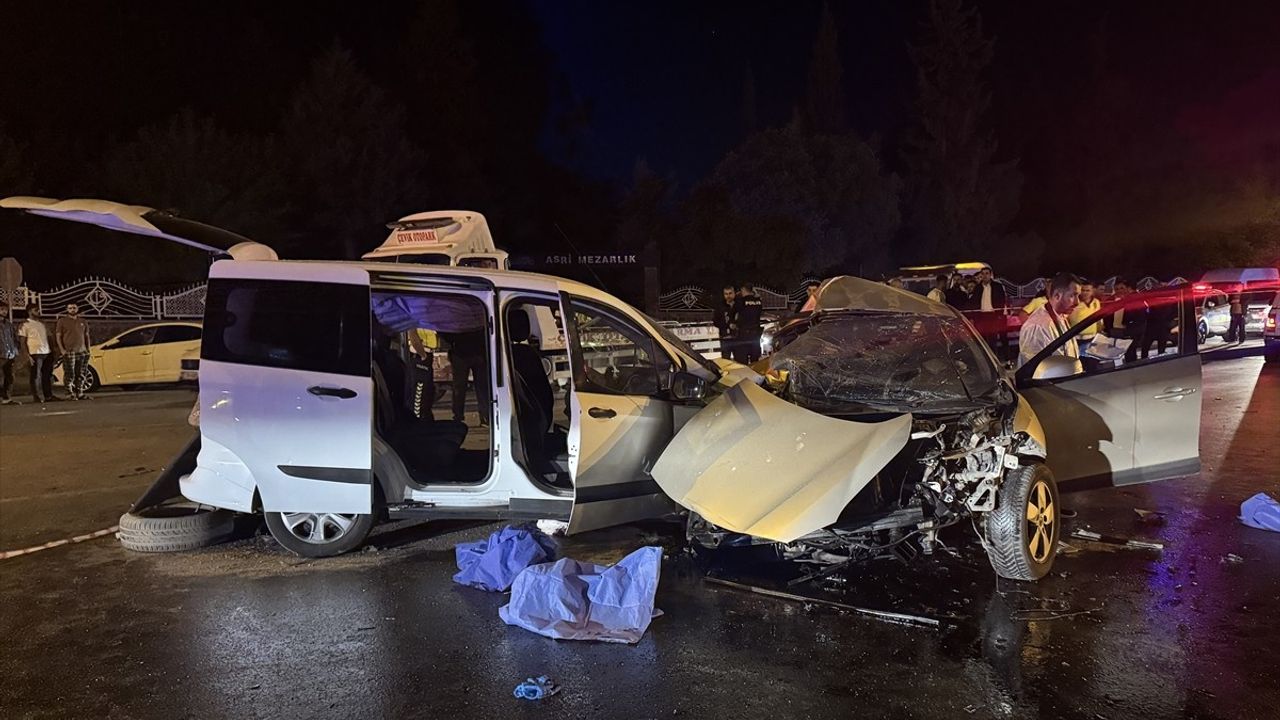 Gaziantep'te Trafik Kazası: 3 Kişi Hayatını Kaybetti, 5 Yaralı
