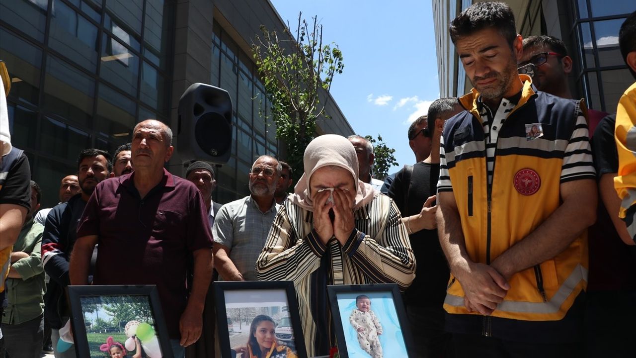 Gaziantep'te Trafik Kazasında Hayatını Kaybeden Anne ve Çocukları İçin Tören Düzenlendi