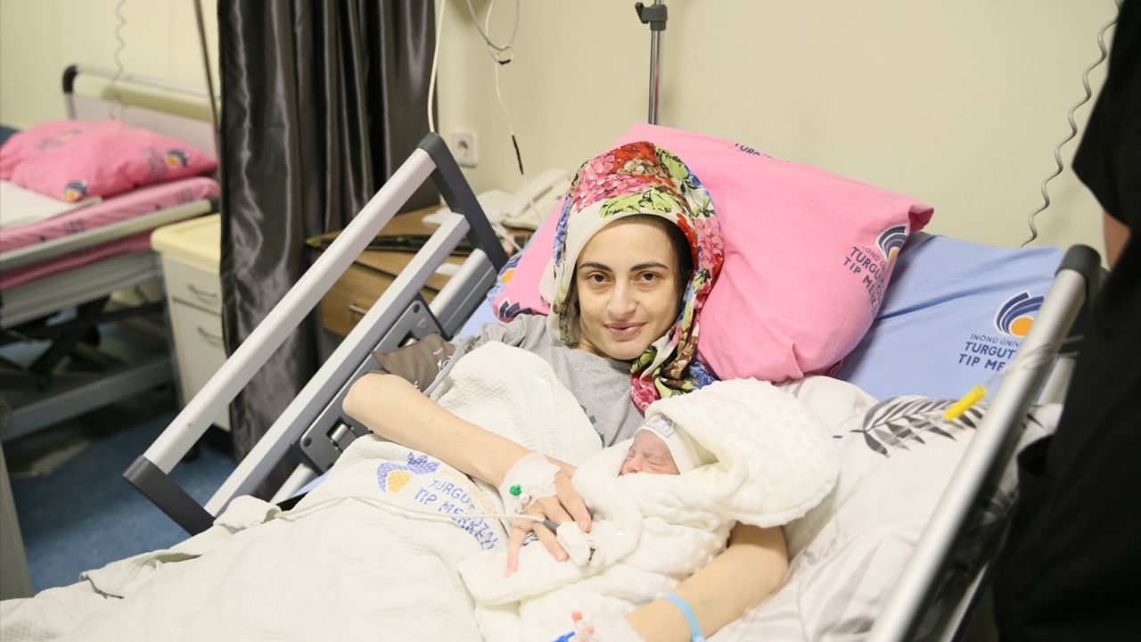 Hamileyken Karaciğer Nakli: İpek Demir'in Başarı Hikayesi