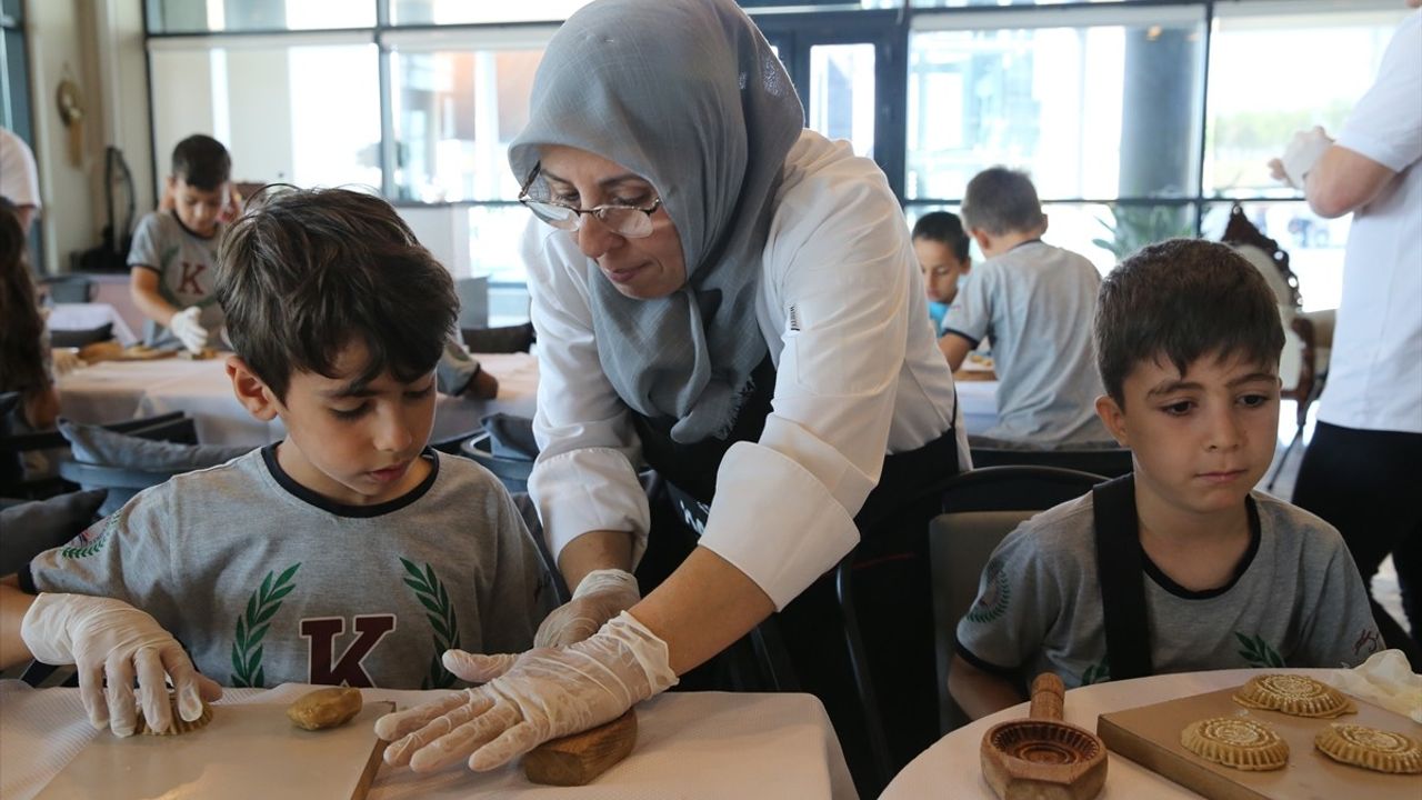 Hatay'da 1200 Öğrenciye Kömbe Yapımı Eğitimi Verildi