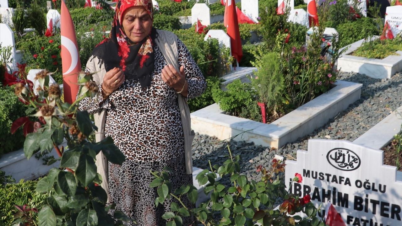Hatay'da Kurban Bayramı'nda Narlıca Deprem Mezarlığı Ziyareti