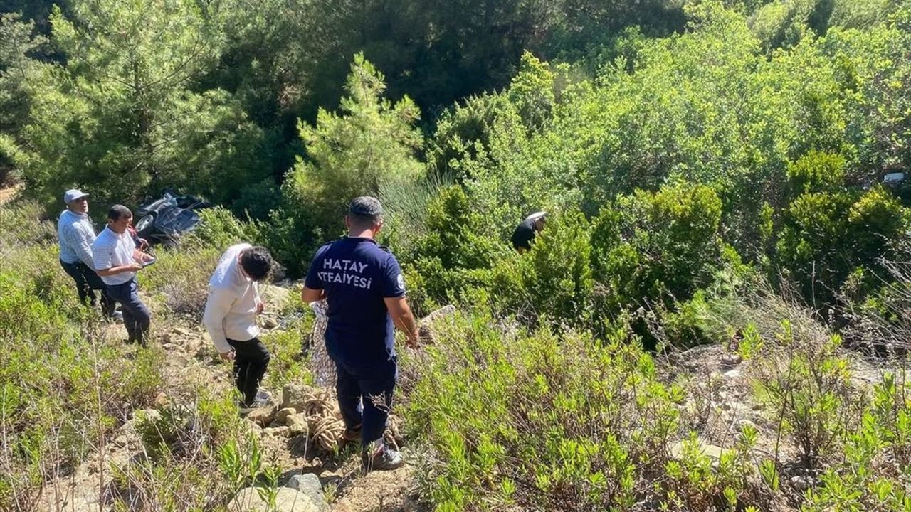 Hatay'da Uçuruma Devrilen Araçta 1 Kişi Hayatını Kaybetti, 2 Yaralı