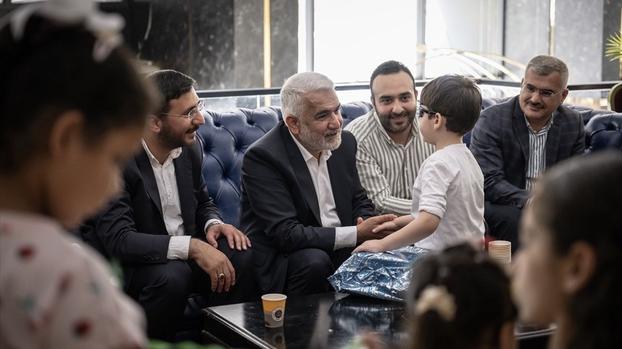 HÜDA PAR Genel Başkanı Zekeriya Yapıcıoğlu'ndan Filistinli Ailelere Bayram Ziyareti