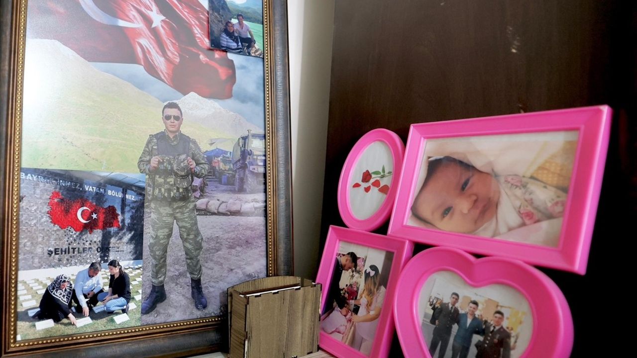 İçişleri Bakanı Yerlikaya, Şehit Ailesini Ziyaret Etti