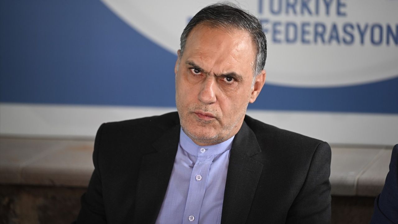 İran Büyükelçisi Habibullahzade'den Basın Toplantısı