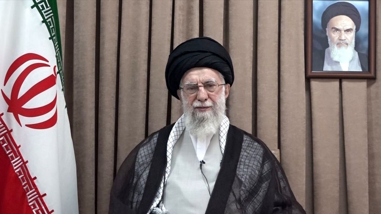 İran Lideri Hamaney'den ABD'ye Sert Uyarı