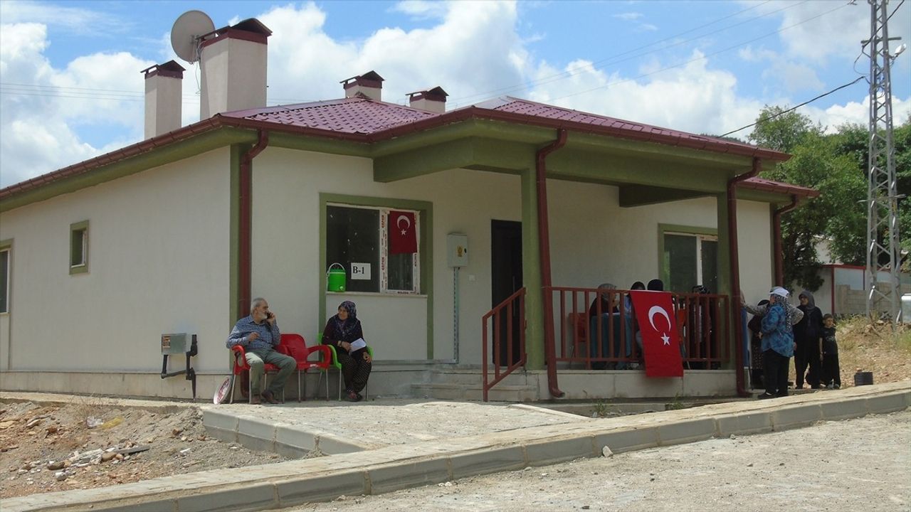 İslahiye'de Depremzede Ailelere Yeni Konutlar Teslim Edildi