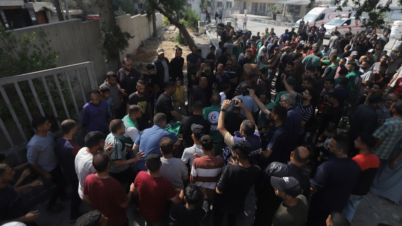 İsrail'in Gazze Saldırısında Sağlık Çalışanları Hayatını Kaybetti